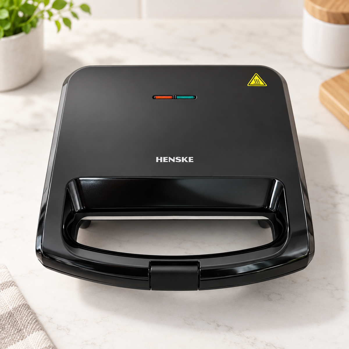 HENSKE ZM-221 Sandwich Maker 750 W – Non-Stick
